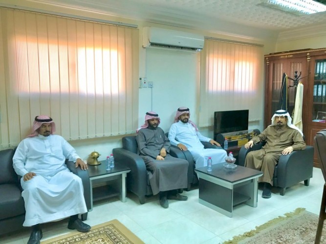 محافظ ضرية دراسة الشراكة بين بنك التنمية الاجتماعية و الجمعية الخيرية و لجنة التنمية