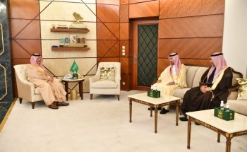أمير الشرقية يتسلم التقرير السنوي لشئون الإسكان بالمنطقة أمير الشرقية يتسلم التقرير السنوي لشئون الإسكان بالمنطقة