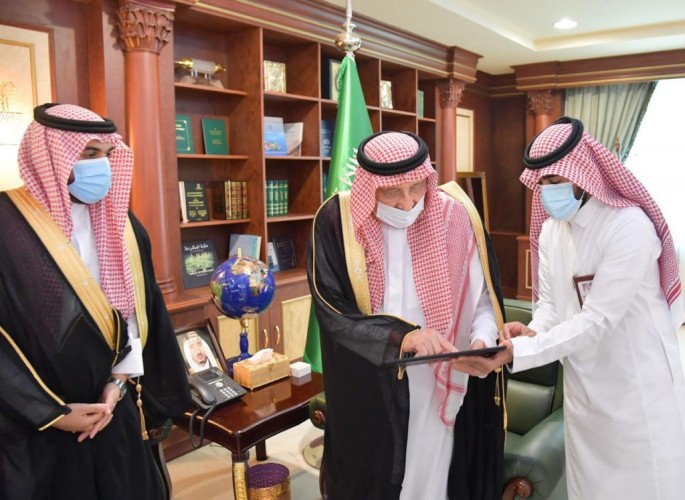 سمو أمير منطقة جازان يدشن الملف الالكتروني الموحد وتوسعة المرحلة الثانية لقسم الادمان ويكرم المميزين..