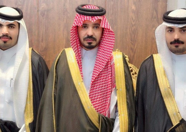 قصائد وفرح وكرنفال شعري.. عايض العويمري وابنه يحتفلان بزفاف عبدالله وفالح في قاعة الفارس بـ الحائط وسط حضور كبير قصائد وفرح وكرنفال شعري.. عايض العويمري وابنه يحتفلان بزفاف عبدالله وفالح في قاعة الفارس بـ الحائط وسط حضور كبير