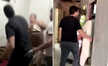شاهد: وافد عربي يقتحم سكن عمال ويعتدي على مقيم آسيوي بوحشية في الرياض شاهد: وافد عربي يقتحم سكن عمال ويعتدي على مقيم آسيوي بوحشية في الرياض