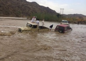 بالفيديو.. منقذ العائلة العالقة في سيول حائل يروي تفاصيل الواقعة