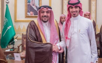 أمير “القصيم” يكرم القلادي ويؤكد على دور الإعلام في المجتمع