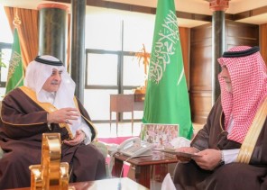 أمير تبوك يستقبل مدير التعليم ويطلع على تقرير عن سير الاختبارات بالمنطقة أمير تبوك يستقبل مدير التعليم ويطلع على تقرير عن سير الاختبارات بالمنطقة