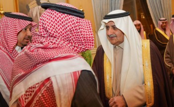 أمير تبوك يعزي أبناء غزاي العتيبي في وفاة والدهم