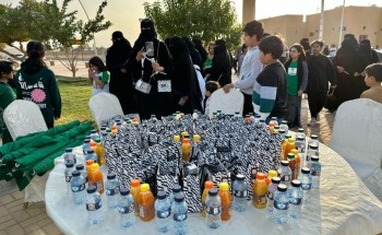 بالصور .. منسوبات الشؤون الإسلامية بالبدائع يشاركن في توزيع الأعلام وتقديم الهدايا على المحتفين بيوم العلم بالصور .. منسوبات الشؤون الإسلامية بالبدائع يشاركن في توزيع الأعلام وتقديم الهدايا على المحتفين بيوم العلم