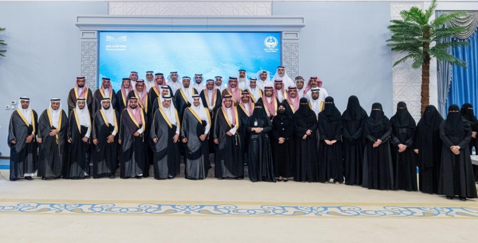 محافظ الأحساء يستقبل مدير التعليم ويشيد بإنجازات طلاب وطالبات المحافظة محليًا ودوليًا