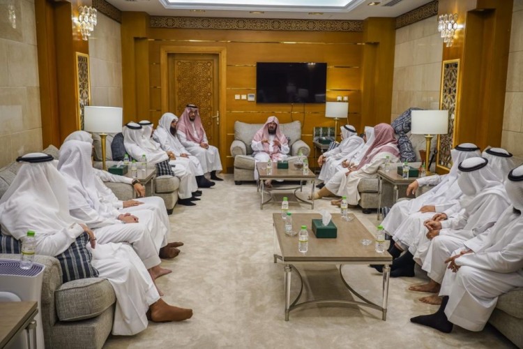 التقى مؤذني المسجد النبوي واستمع لارائهم واكد على مكانتهم الدينية ..السديس : عظموا قيم الاعتدال وعمقوا الأثر الإيجابي الديني عالميًا