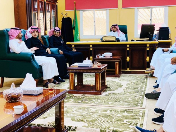 محافظ الريث يعقد اجتماعاً لمناقشة المشاريع بالمحافظة