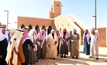 وزير الشؤون الإسلامية يزور مسجدي المقبل والعجلان التاريخيين في منطقة القصيم