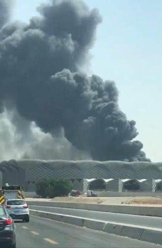بالفيديووالصور..حريق هائل بمحطة قطار السليمانية بجدة .. والدفاع المدني يكافح النيران