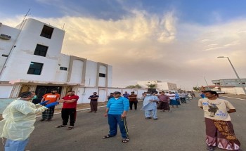 مستشفى ظلم يتصدى لـ”كورونا” بالكشف المبكر في مقرات سكن العمالة والتوعية