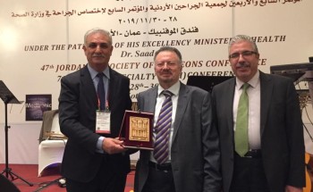 تكريم عالمي للبروفيسور السعودي أحمد كنساره في المؤتمر الدولي لجمعية الجراحين الأردنية
