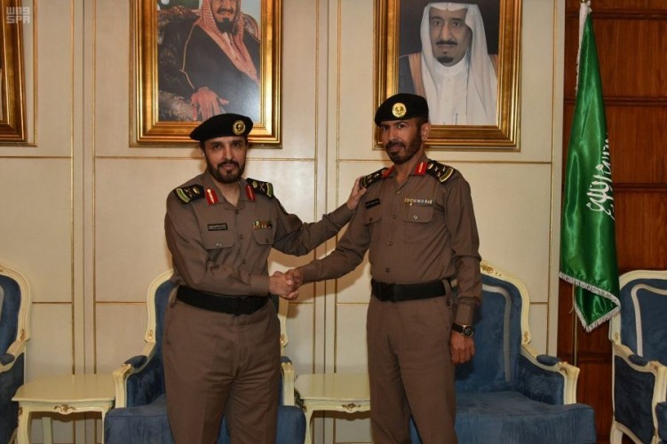مدير شرطة حائل يقلّد عدداً من الضباط رتبهم الجديدة