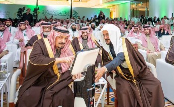 أمير منطقة الرياض يدشن جائزة الابتكار المؤسسي وهاكاثون الابتكارات الدعوية أمير منطقة الرياض يدشن جائزة الابتكار المؤسسي وهاكاثون الابتكارات الدعوية