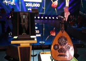 بالفيديو.. بيع عود الفنان راشد الماجد في مزاد علني بأكثر من نصف مليون ريال بالفيديو.. بيع عود الفنان راشد الماجد في مزاد علني بأكثر من نصف مليون ريال