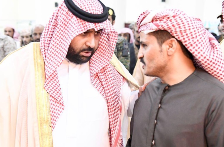 أمير منطقة جازان بالنيابة يؤدي صلاة الميت على الشهيد المالكي