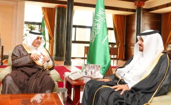 أمير تبوك يستقبل مدير شركة الاتصالات السعودية بالمنطقة أمير تبوك يستقبل مدير شركة الاتصالات السعودية بالمنطقة