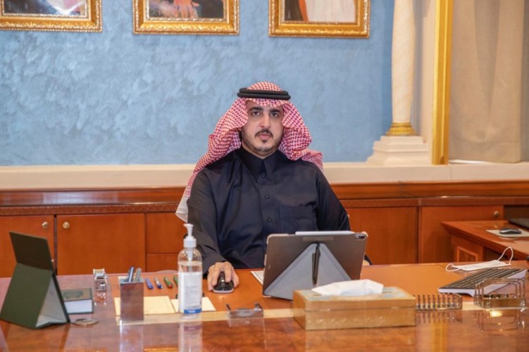 سمو أمير منطقة الجوف يؤكد استمرار الجولات الميدانية للتأكد من تطبيق اجراءات الوقاية من كورونا