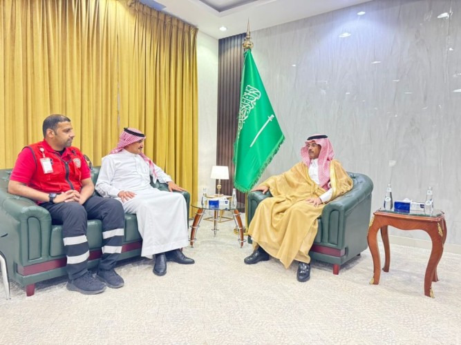 مدير هيئة الهلال الأحمر بالجوف يزور محافظة طبرجل ويلتقي ببعض القيادات.