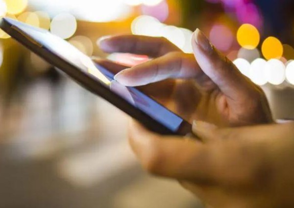 “ساما” تحذر من رسائل مجهولة تطلب من عملاء المصارف تحديث بياناتهم “ساما” تحذر من رسائل مجهولة تطلب من عملاء المصارف تحديث بياناتهم