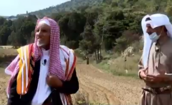 بالفيديو: مزراع تسعيني يعاصر 3 أجيال من زراعي الأرض في عسير .. ويحصد خيرات أرضه! بالفيديو: مزراع تسعيني يعاصر 3 أجيال من زراعي الأرض في عسير .. ويحصد خيرات أرضه!
