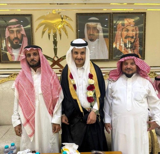 عريس جبل منجد “عبدالرحمن القرادي ” يحتفل بزفافه في قاعة الملكة بمحافظة هروب