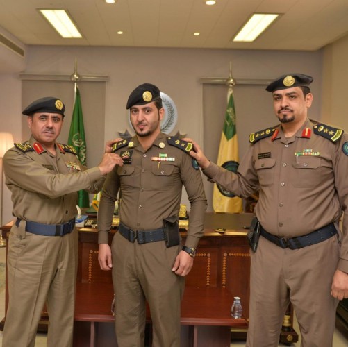 مدير الدفاع المدني بمنطقة حائل يقلد عدد من الضباط رتبهم الجديده
