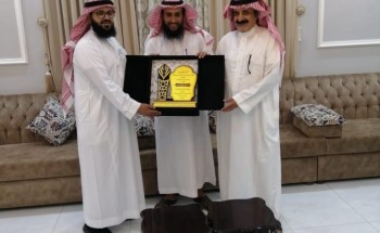 لجنة التنمية بالشعف تكرم آل مشاري والقحطاني لجنة التنمية بالشعف تكرم آل مشاري والقحطاني