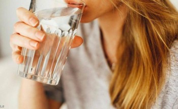 احذر.. الإفراط في شرب الماء خطر على الصحة.. وهذه علامات ذلك