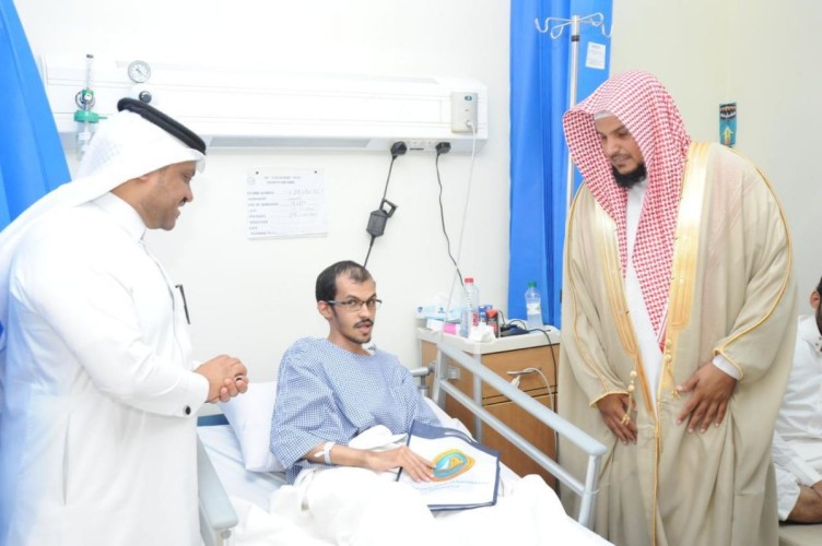 هيئة الشاطئ تزور مرضى الأمير بن ناصر بجازان