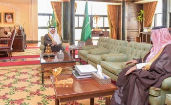 أمير تبوك يلتقي مدير التعليم بالمنطقة أمير تبوك يلتقي مدير التعليم بالمنطقة