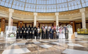 أمير منطقة القصيم يكرّم 27 طالبًا وطالبة فازوا “بالخط العربي” على مستوى المملكة أمير منطقة القصيم يكرّم 27 طالبًا وطالبة فازوا “بالخط العربي” على مستوى المملكة