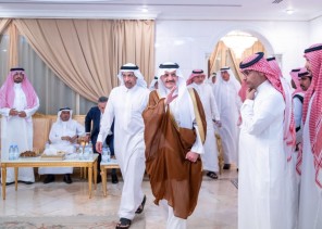 أمير الشرقية يقدم التعازي لعائلتي الفالح والدخيل