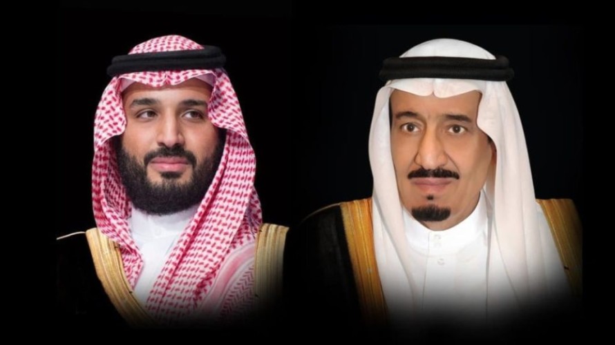 خادم الحرمين الشريفين وسمو ولي العهد يُعزيان أمير قطر في وفاة الشيخ حمد بن خليفة