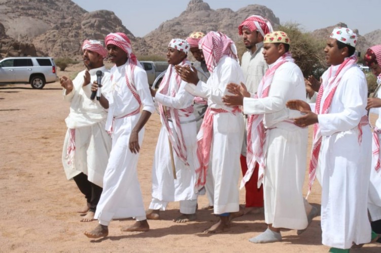 مقيمي دار الرعاية الاجتماعية بعنيزة في ضيافة لجنة شباب النبهانية