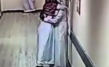 فيديو.. هكذا احتوى مدير مستشفى ببريدة غضب أحد المراجعين.. وإشادات واسعة بتصرفه فيديو.. هكذا احتوى مدير مستشفى ببريدة غضب أحد المراجعين.. وإشادات واسعة بتصرفه