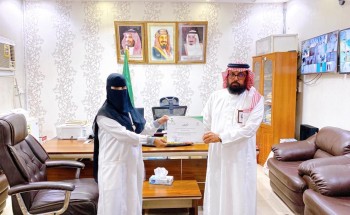 الحواس يكرم الموظفين المتميزين