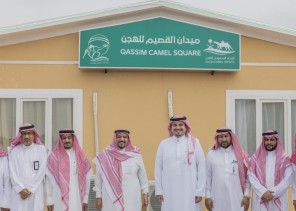 سمو أمير منطقة القصيم يطلع على سير الأعمال بميدان الهجن