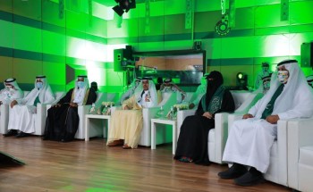 سمو أمير المنطقة يؤكد أهمية غرس القيم الوطنية في نفوس الطلاب والطالبات سمو أمير المنطقة يؤكد أهمية غرس القيم الوطنية في نفوس الطلاب والطالبات