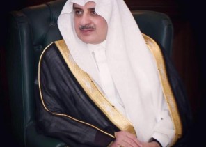 أمير تبوك يطمئن على صحة صالح الرداحي