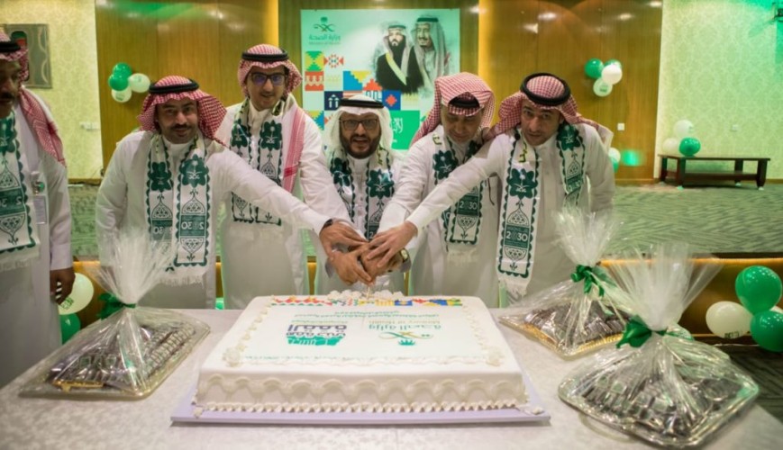 العرضة النجدية تتقدم احتفالات “صحة الرياض” باليوم الوطني