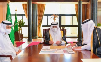 أمير تبوك يطلع على سير العمل في المشاريع التي تنفذها أمانة المنطقة أمير تبوك يطلع على سير العمل في المشاريع التي تنفذها أمانة المنطقة