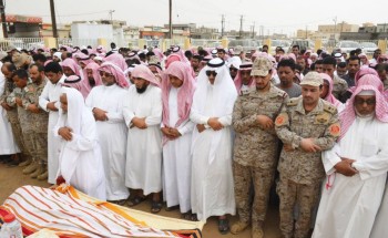 بالصور.. مشهد مهيب في تشييع جثمان الشهيد النجمي بالطوال