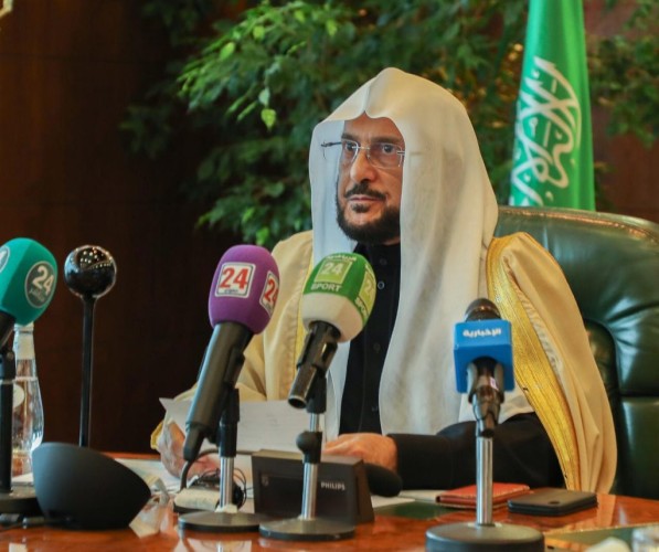 وزير الشؤون الإسلامية: اليوم نعيش حالة مختلفة بسبب كورونا .. والمملكة تؤكد على سلامة منهج الوسطية والأعتدال