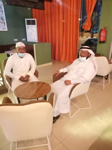 صحيفة الشمال الإلكترونية تلتقي بالفنان التشكيلي “علي شامي” بـ” بيش” .. ويكشف عن أول لوحة رسمها بقلمه!