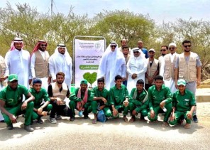 محافظ أبو عريش يدشن مبادرة تشجير  بمركز الأبحاث الزراعية بجازان ويزور مرافق وحقول الوزارة بالمركز
