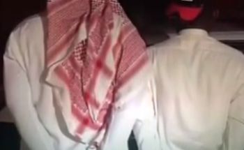 ظهرا في مقطع متداول .. شرطة الرياض تطيح بوافدين قاما بسرقة محفظة رجل مسن