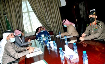 محافظ القريات يعقد اجتماعاً بمكتبه مع مدير عام مكافحة العدوى بوزارة الصحة