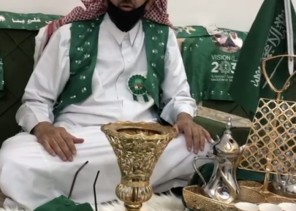 أهالي قرية الصلصلة بالمدينة يحتفلون باليوم الوطني الـ 90 بمسيرة الخيول العربية الأصيلة أهالي قرية الصلصلة بالمدينة يحتفلون باليوم الوطني الـ 90 بمسيرة الخيول العربية الأصيلة